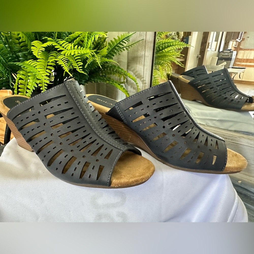 Solanz wedge shoes size 7.5